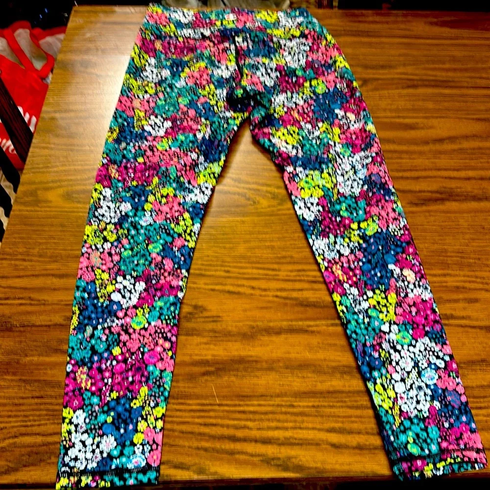 Champion-size-M-floral-leggings - Picture 2 of 6